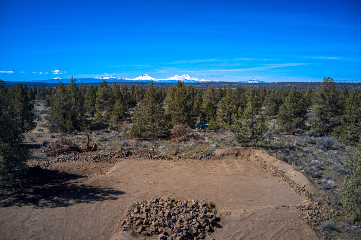 Tetherow Crossing - Land