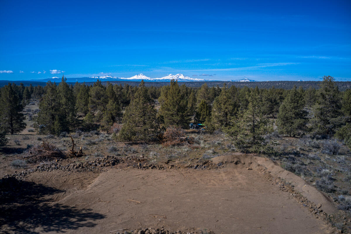 Tetherow Crossing - Land