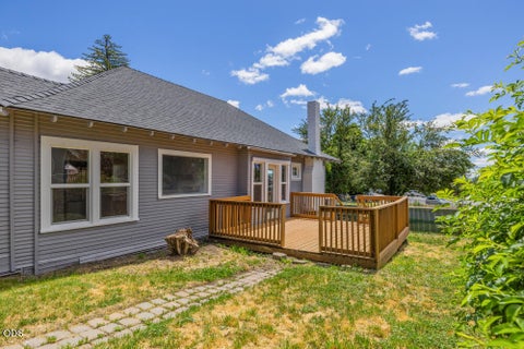 Tiny photo for 1132 Crescent Avenue, Klamath Falls, OR 97601 (MLS # 220223117)
