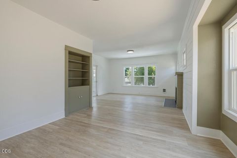 Tiny photo for 1132 Crescent Avenue, Klamath Falls, OR 97601 (MLS # 220223117)