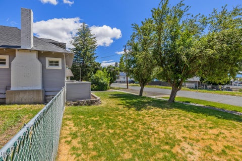 Tiny photo for 1132 Crescent Avenue, Klamath Falls, OR 97601 (MLS # 220223117)