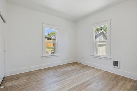 Tiny photo for 1132 Crescent Avenue, Klamath Falls, OR 97601 (MLS # 220223117)