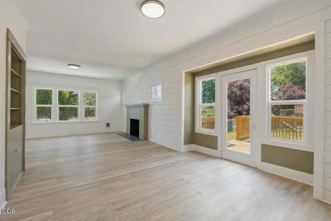 Tiny photo for 1132 Crescent Avenue, Klamath Falls, OR 97601 (MLS # 220223117)