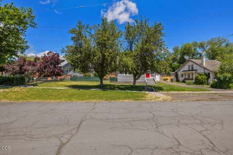 Tiny photo for 1132 Crescent Avenue, Klamath Falls, OR 97601 (MLS # 220223117)