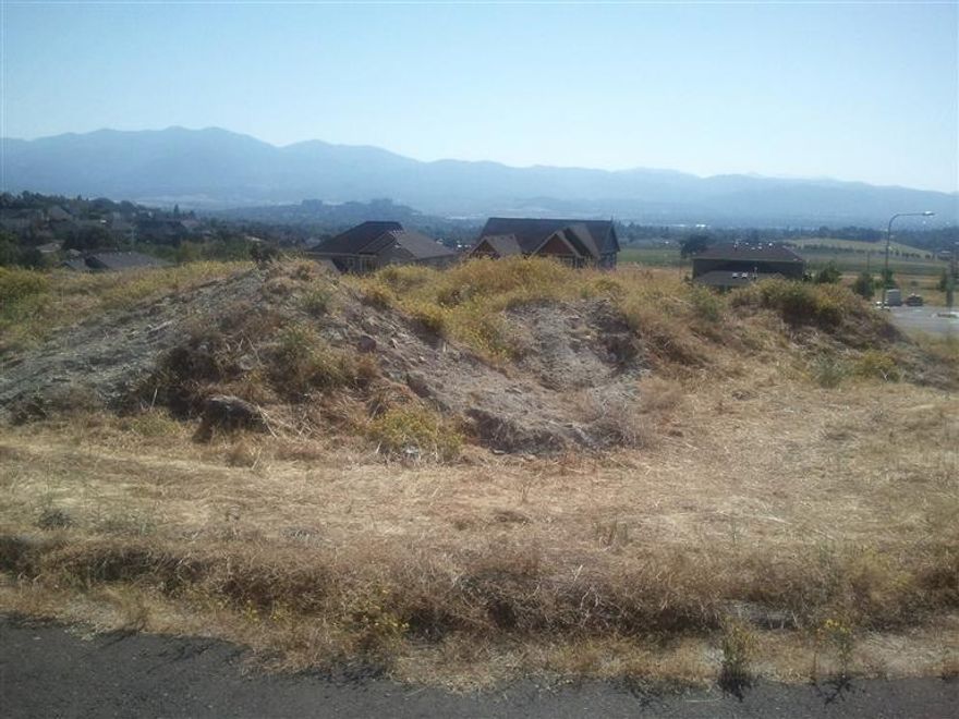 Great building lot in the Forest Ridge Subdivision located in East Medford in an area of nice homes. All information deemed accurate but not verified and subject to change.