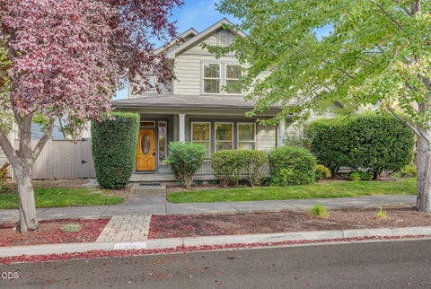 Photo of 435 Clinton Street, Ashland, OR 97520 (MLS # 220229464)
