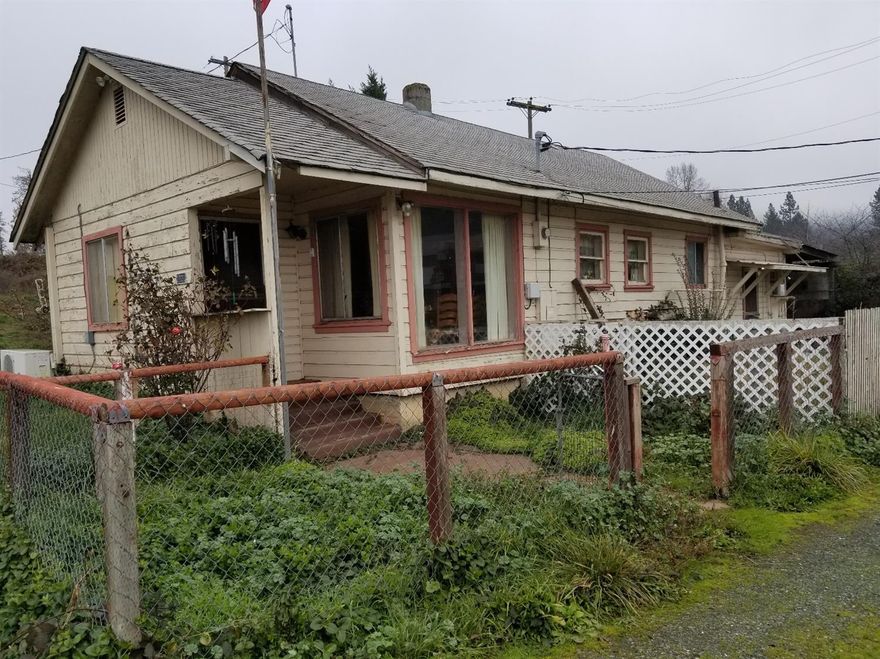 This once adorable 2 bedroom 1 bath home needs some major repairs and would be eligible for a rehab loan or if your an investor you could finance this thru the Fix and Hip Program. Very easy to show.
