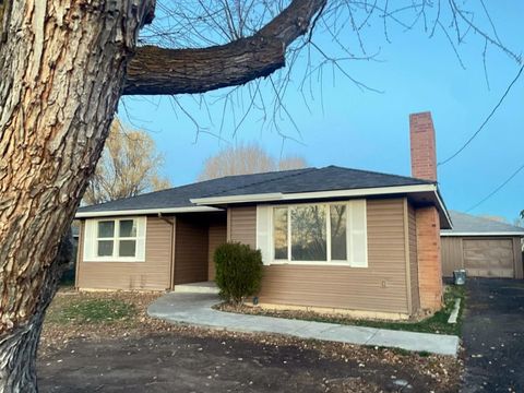 Tiny photo for 4225 Summers Lane, Klamath Falls, OR 97603 (MLS # 220212300)