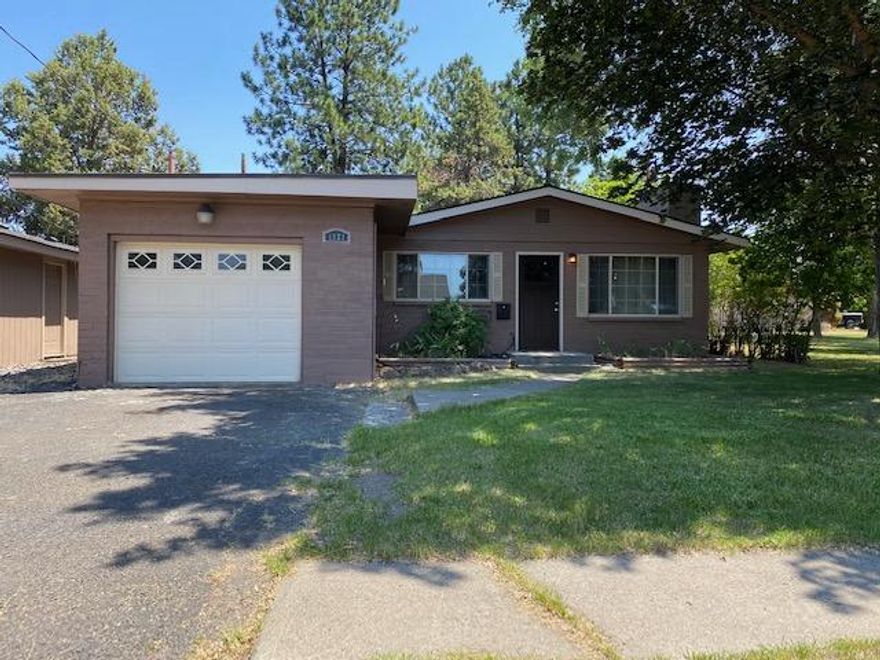 Adorable 3 bedroom, 1 1/2 bath home with  one car garage. 1.5 miles to hospital and OIT. This home features a wood burning fireplace, gas furnace, fully fenced back yard and covered patio for grilling or entertaining. New roof in 2018