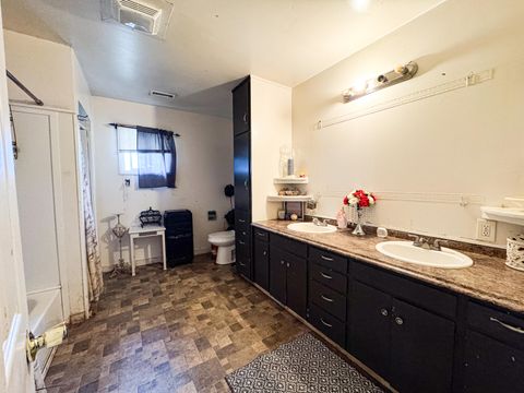 Tiny photo for 4331 Stebbins Avenue, Klamath Falls, OR 97601 (MLS # 220219235)