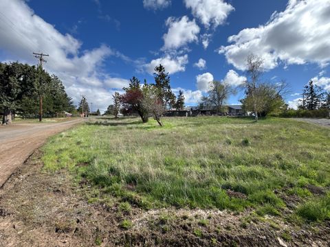Tiny photo for 4331 Stebbins Avenue, Klamath Falls, OR 97601 (MLS # 220219235)