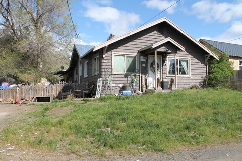 Photo of 4331 Stebbins Avenue, Klamath Falls, OR 97601 (MLS # 220219235)
