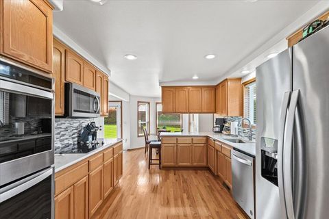 Tiny photo for 1518 Cypress Point Drive, Medford, OR 97504 (MLS # 220219336)