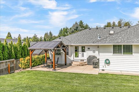 Tiny photo for 1518 Cypress Point Drive, Medford, OR 97504 (MLS # 220219336)