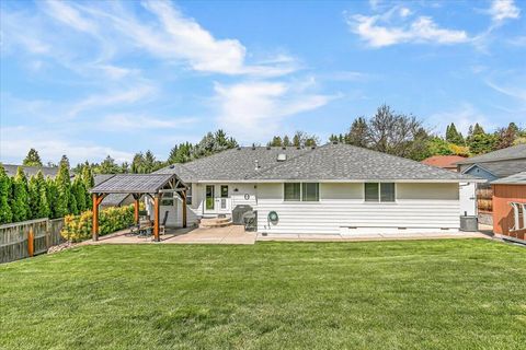 Tiny photo for 1518 Cypress Point Drive, Medford, OR 97504 (MLS # 220219336)