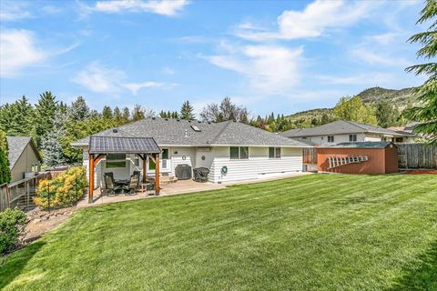 Tiny photo for 1518 Cypress Point Drive, Medford, OR 97504 (MLS # 220219336)