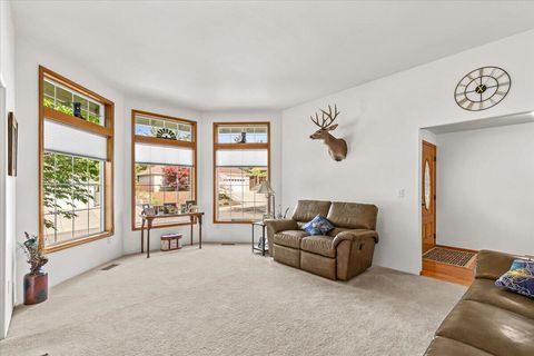 Tiny photo for 1518 Cypress Point Drive, Medford, OR 97504 (MLS # 220219336)