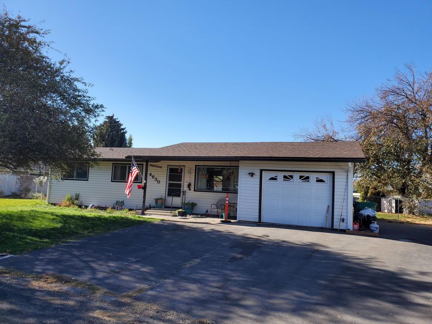 Private cul de sac living can be yours!  Super value home with a smart layout and a BIG backyard,  Home is on a quiet street in a desirable neighborhood.  Room for RV or boat parking on the side.  Hardwood floors add to the warmth and comfort of this house.  Sunny Southern Oregon is growing, and this house will not be here for long.... Easy living under $225,000.00. Brand new 30 year composition roof and 2 rooms of new carpet!