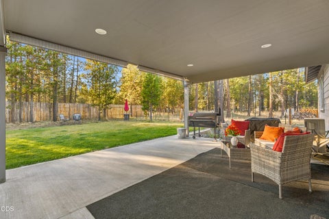 Tiny photo for 53088 Loop Drive, La Pine, OR 97739 (MLS # 220229661)