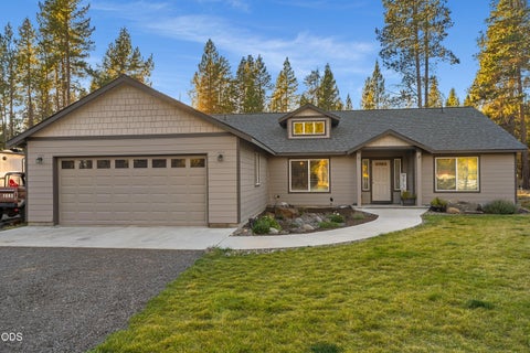 Tiny photo for 53088 Loop Drive, La Pine, OR 97739 (MLS # 220229661)