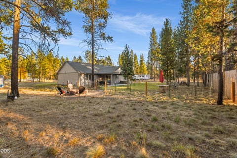 Tiny photo for 53088 Loop Drive, La Pine, OR 97739 (MLS # 220229661)