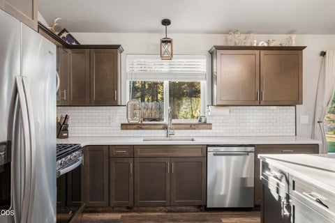 Tiny photo for 53088 Loop Drive, La Pine, OR 97739 (MLS # 220229661)