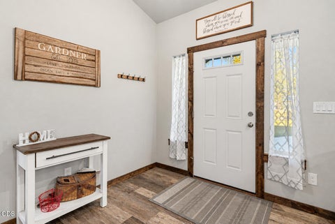 Tiny photo for 53088 Loop Drive, La Pine, OR 97739 (MLS # 220229661)