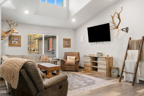 Tiny photo for 53088 Loop Drive, La Pine, OR 97739 (MLS # 220229661)