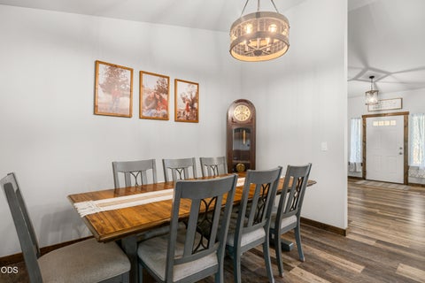 Tiny photo for 53088 Loop Drive, La Pine, OR 97739 (MLS # 220229661)