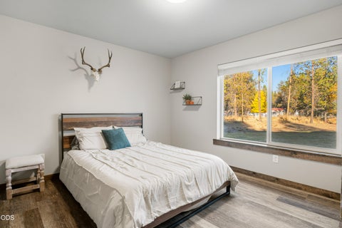 Tiny photo for 53088 Loop Drive, La Pine, OR 97739 (MLS # 220229661)