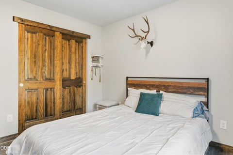 Tiny photo for 53088 Loop Drive, La Pine, OR 97739 (MLS # 220229661)