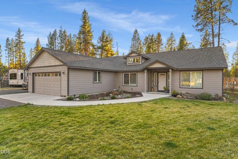 Tiny photo for 53088 Loop Drive, La Pine, OR 97739 (MLS # 220229661)