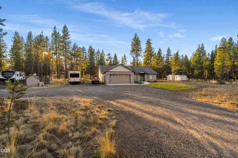 Tiny photo for 53088 Loop Drive, La Pine, OR 97739 (MLS # 220229661)