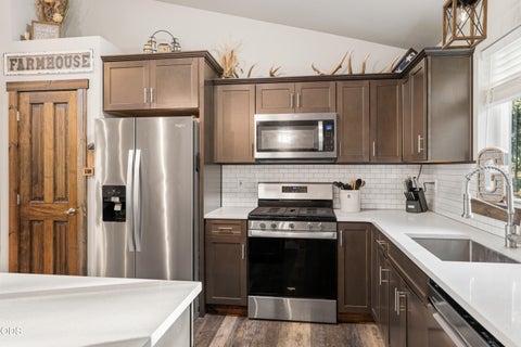 Tiny photo for 53088 Loop Drive, La Pine, OR 97739 (MLS # 220229661)