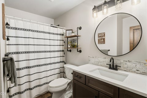 Tiny photo for 53088 Loop Drive, La Pine, OR 97739 (MLS # 220229661)