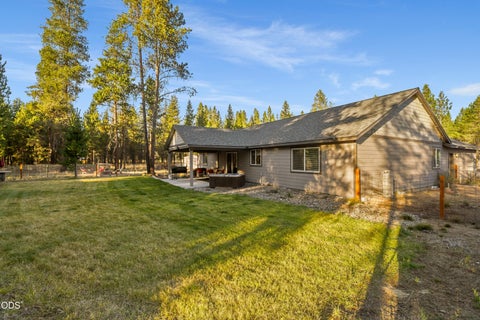 Tiny photo for 53088 Loop Drive, La Pine, OR 97739 (MLS # 220229661)