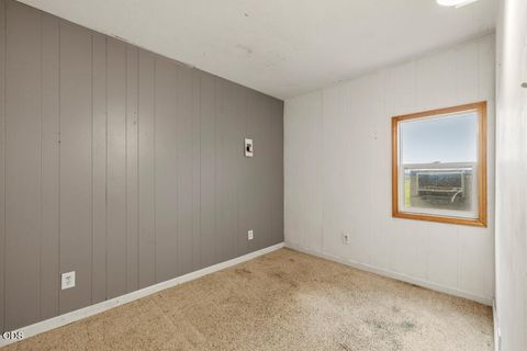 Tiny photo for 33228 Malheur Street, Sprague River, OR 97639 (MLS # 220222973)
