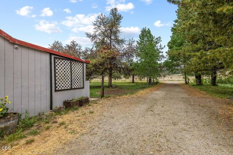 Tiny photo for 33228 Malheur Street, Sprague River, OR 97639 (MLS # 220222973)