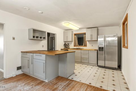 Tiny photo for 33228 Malheur Street, Sprague River, OR 97639 (MLS # 220222973)