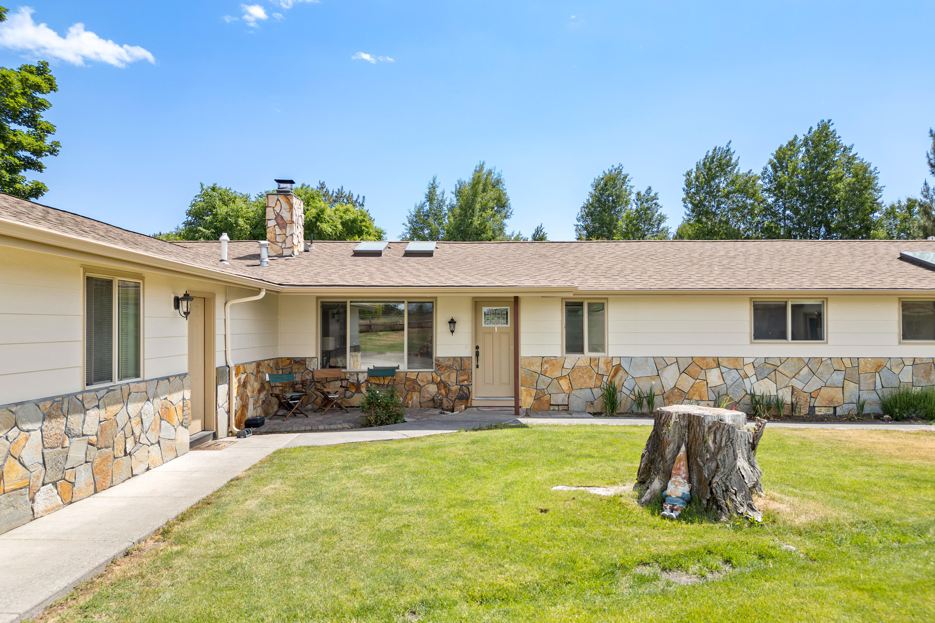 21697 Old Red Road