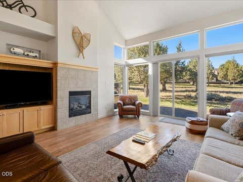 Tiny photo for 1395 Highland View Loop, Redmond, OR 97756 (MLS # 220224497)