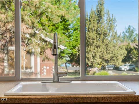 Tiny photo for 1395 Highland View Loop, Redmond, OR 97756 (MLS # 220224497)