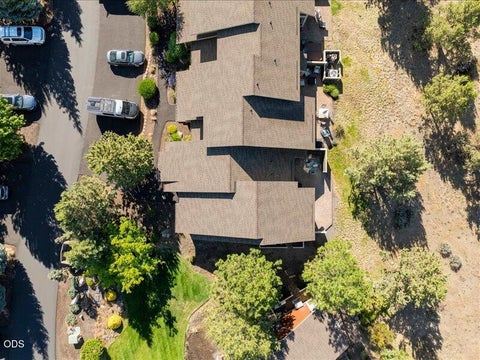 Tiny photo for 1395 Highland View Loop, Redmond, OR 97756 (MLS # 220224497)