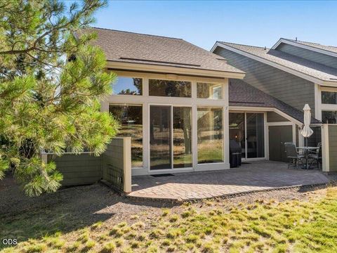 Tiny photo for 1395 Highland View Loop, Redmond, OR 97756 (MLS # 220224497)