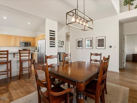 Tiny photo for 1395 Highland View Loop, Redmond, OR 97756 (MLS # 220224497)