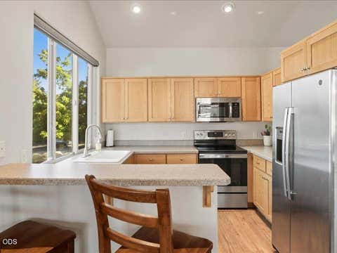 Tiny photo for 1395 Highland View Loop, Redmond, OR 97756 (MLS # 220224497)