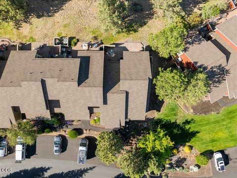 Tiny photo for 1395 Highland View Loop, Redmond, OR 97756 (MLS # 220224497)