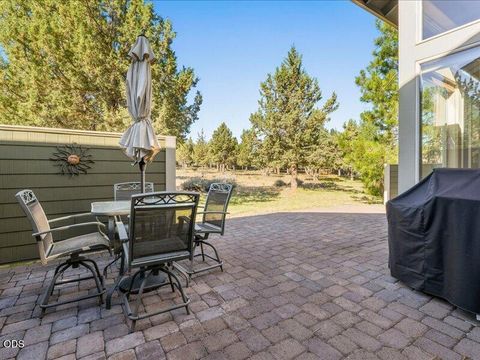 Tiny photo for 1395 Highland View Loop, Redmond, OR 97756 (MLS # 220224497)
