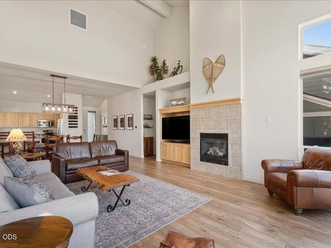 Tiny photo for 1395 Highland View Loop, Redmond, OR 97756 (MLS # 220224497)