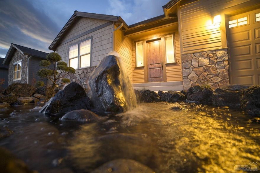 Another beautiful single level home in highly desirable Horizon Ridge! 2118 sf, 4 bedrooms, 2 bath, w/ fully fenced & landscaped yard & water feature. You will love the vaulted ceilings, luxurious kitchen w/ granite counters, full tile backsplash, custom curbless master shower, solid hardwood floors & more. Great privacy at the end of a quiet cul-de-sac, w/ A/C, gutters & blinds all included! Close proximity to the new 36.6 acre Rockridge park w/ estimated completion of Fall 2016!